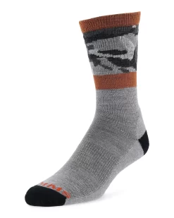 Simms Men's Daily Sock -go fishing 13451 686 daily sock mannequin f22 front 1680x 6ca79775 76f9 4c9a 99d4 0d6eadffb2ab